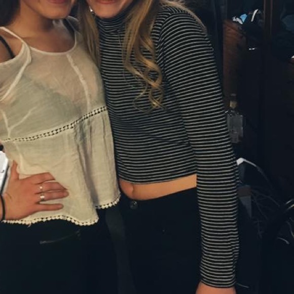 Stripped long sleeve mock neck crop top - Picture 4 of 4